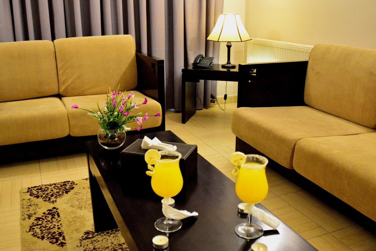 Lilium Hotel Safut Exteriör bild