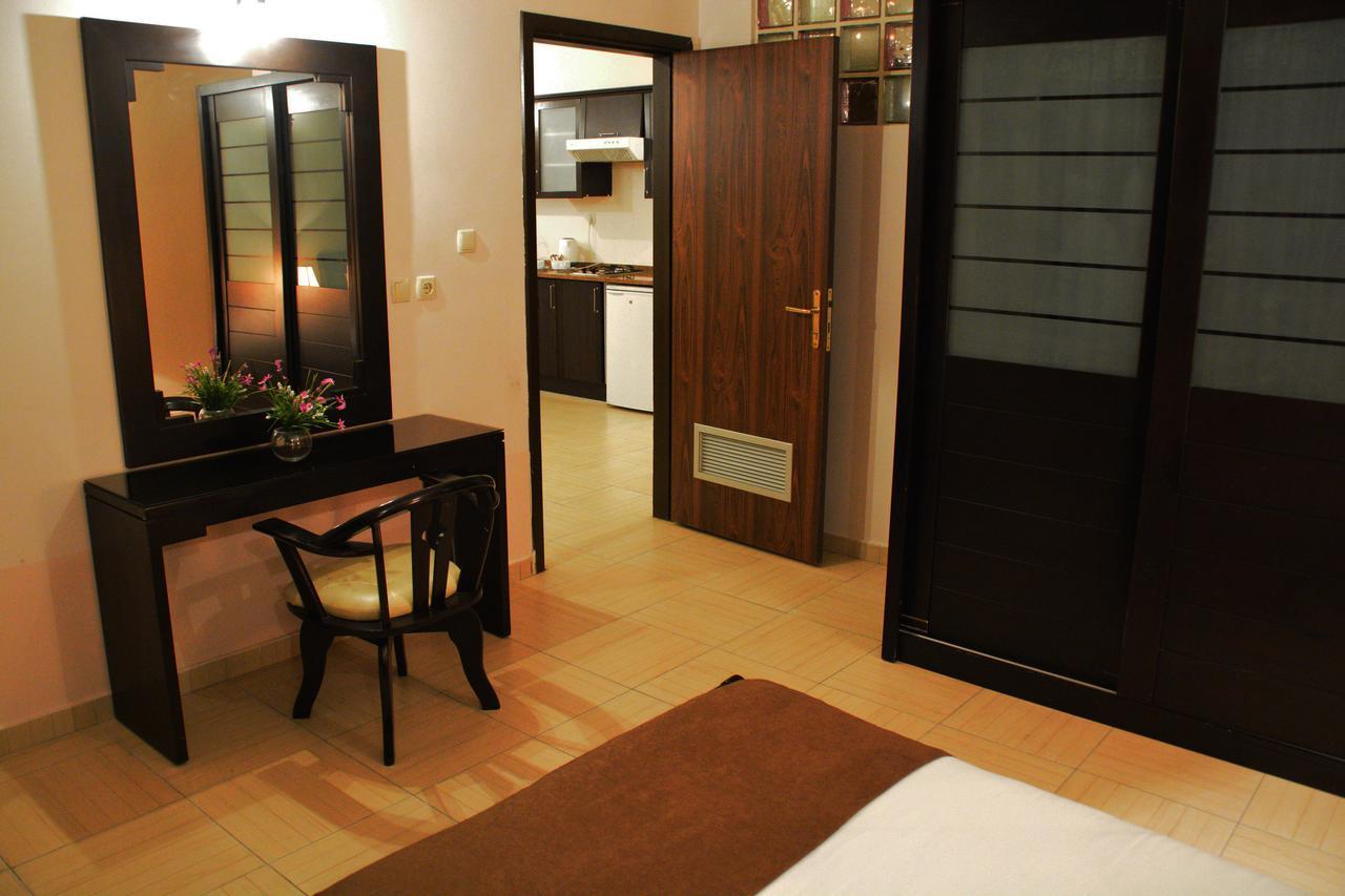 Lilium Hotel Safut Exteriör bild